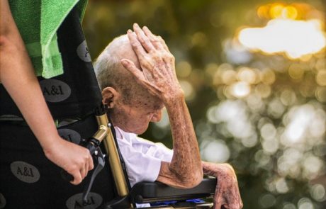 דרכים להתמודד עם קשיש סיעודי
